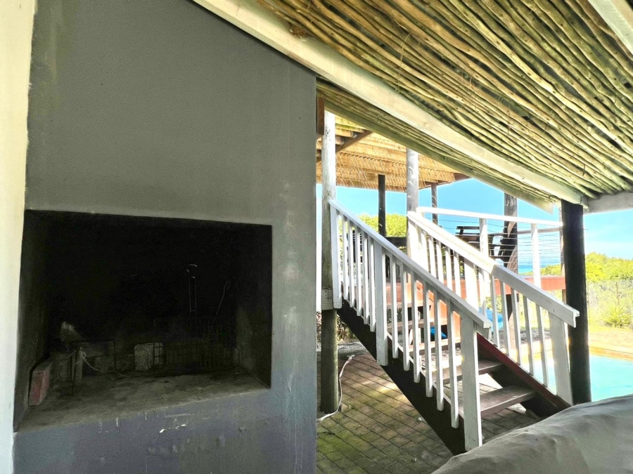 5 Bedroom Property for Sale in Paradise Beach Eastern Cape